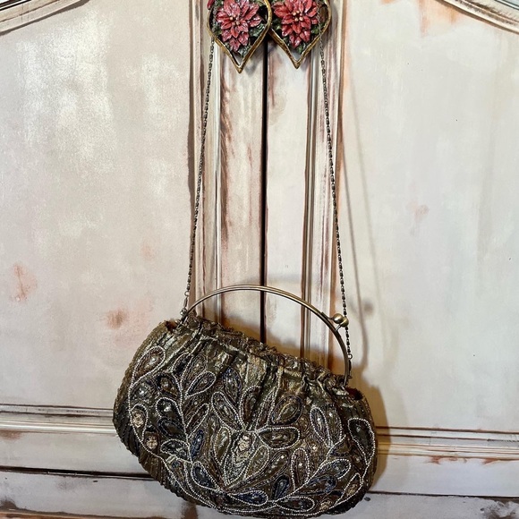 Vintage Top Handle Bag Gold Lame Beaded Kiss Lock Handle Includes Chain Strap. - Picture 8 of 10